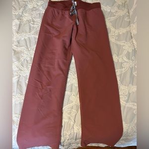 Women’s size M mauve scrub pants